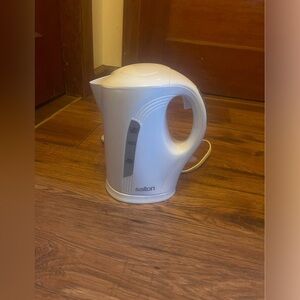 Salton White Electric Kettle